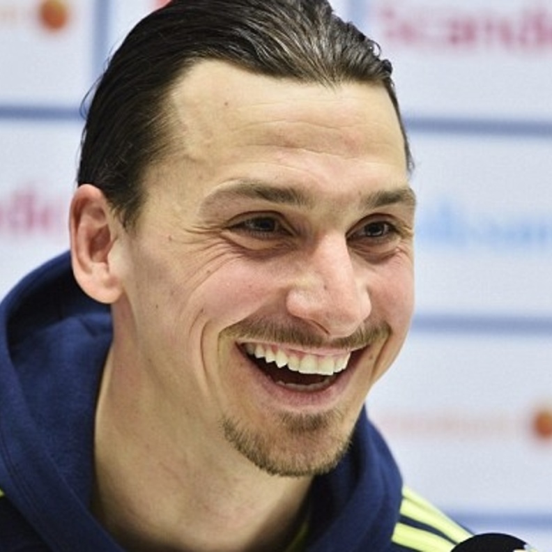 ابراهيموفيتش تلقى عروضا للعب في الارسنال وتشلسي