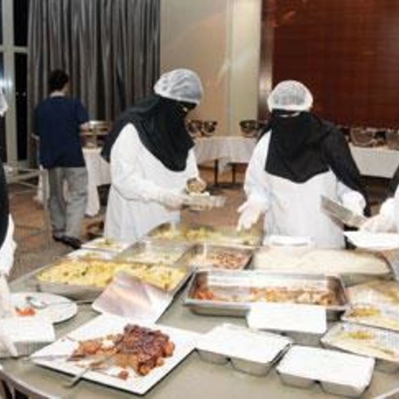 من الفتيات المشاركات في الجمعية