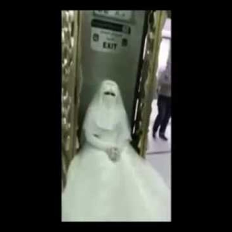 العروس كما ظهرت في مقطع الفيديو
