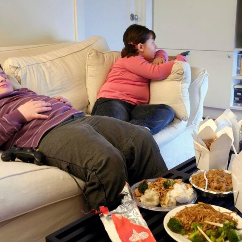 قلة الحركة وتناول الاطعمة الغير صحية تزيد عدد السمنة سنويا 