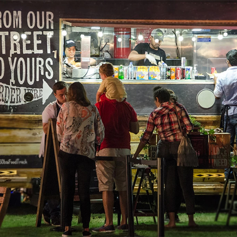 أمسيات احتفالية متنوعة  في مهرجان "تراكرز" بمركز دبي التجاري العالمي 