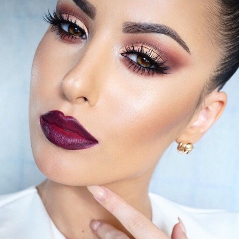 أنثري الحمرة البنفسجية الفاتحة من الداخل