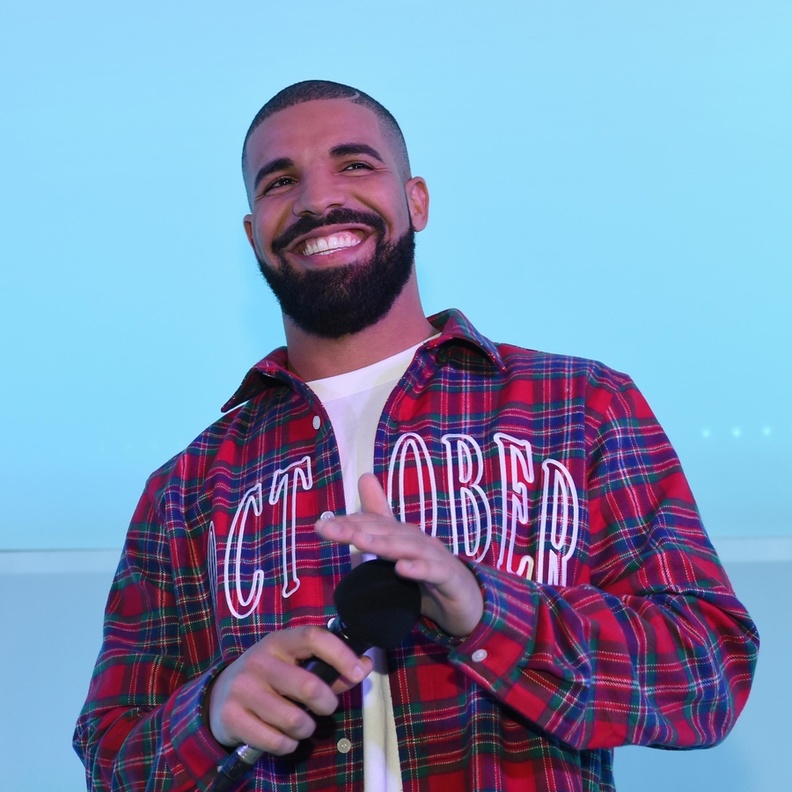 درايك مستعد لغسل ثياب أديل في مقابل التعاون معها