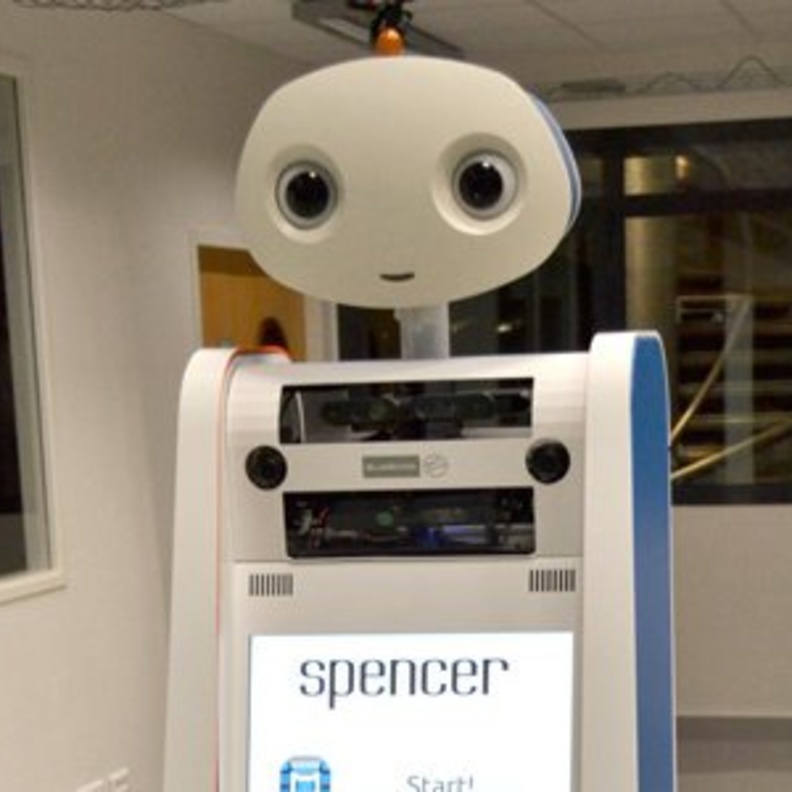 "سبنسر"..روبوت المطار لمساعدة المسافرين الضائعين..