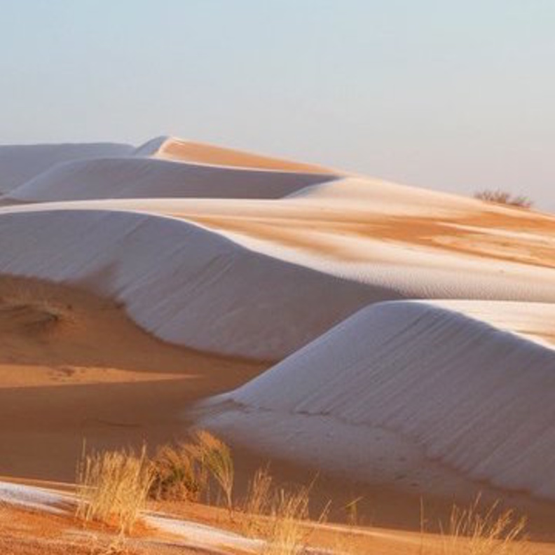  نفوذ حائل يكتسيها الصقيع