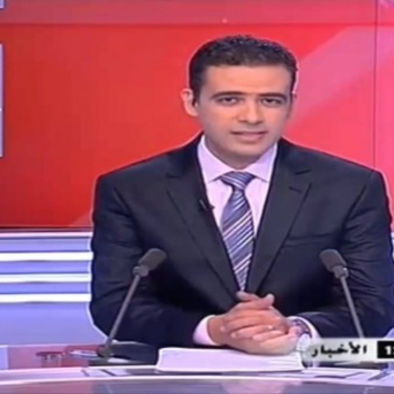 بالفيديو مذيع يتعرض لصعقة كهربائية على الهواء