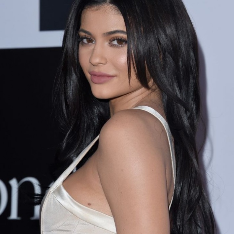 اعتقال مجنون كايلي بعد اقتحام منزلها