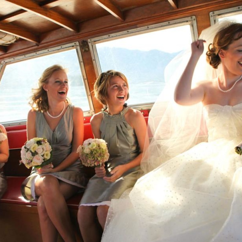 جولة مع العروس في المركب