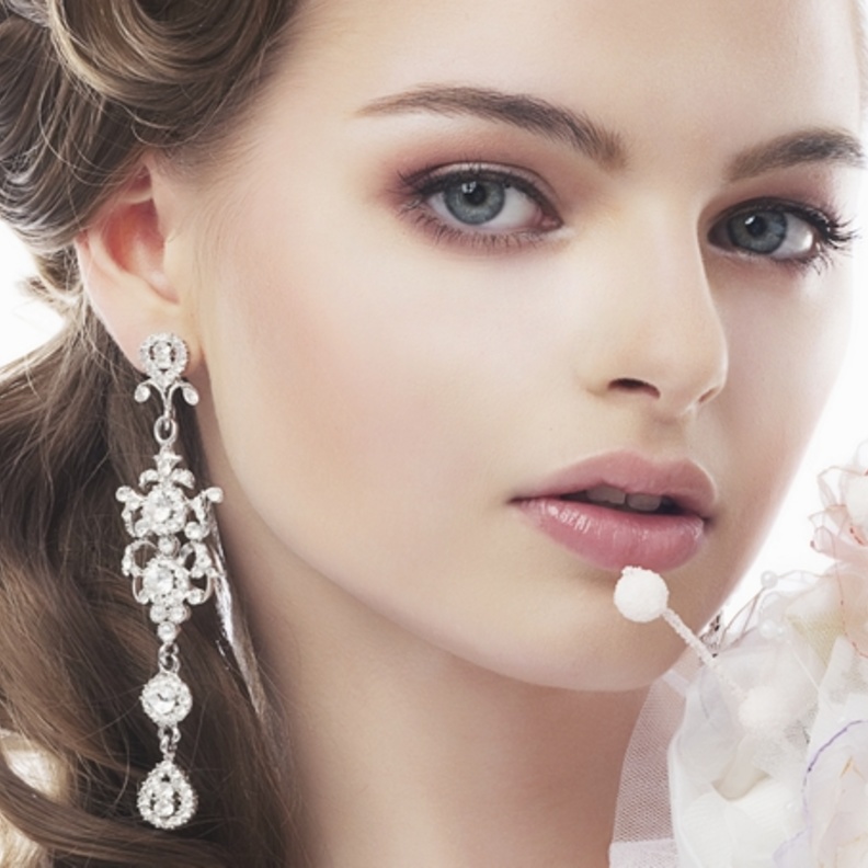 جمال الأقراط الطويلة