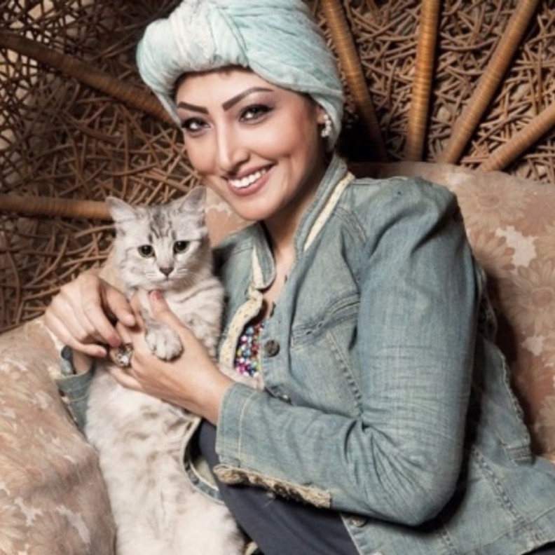 الكاتبة سميرة عزيز