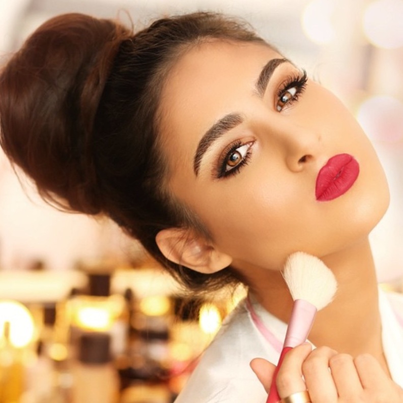 لحظات وضعك للمكياج