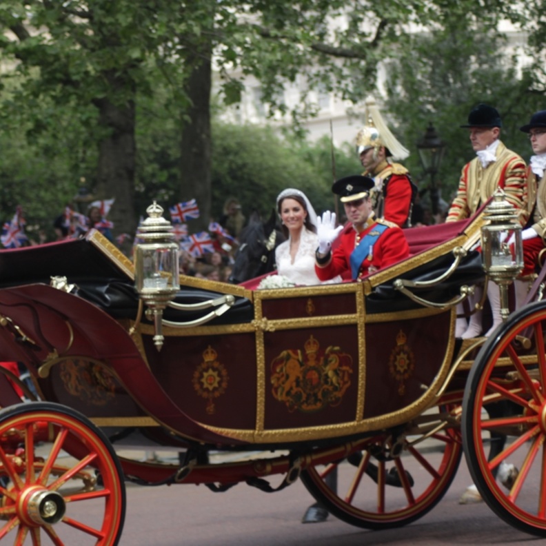 العربة التقليدية التي اقلت العروسين بعد اتمام مراسم العرس