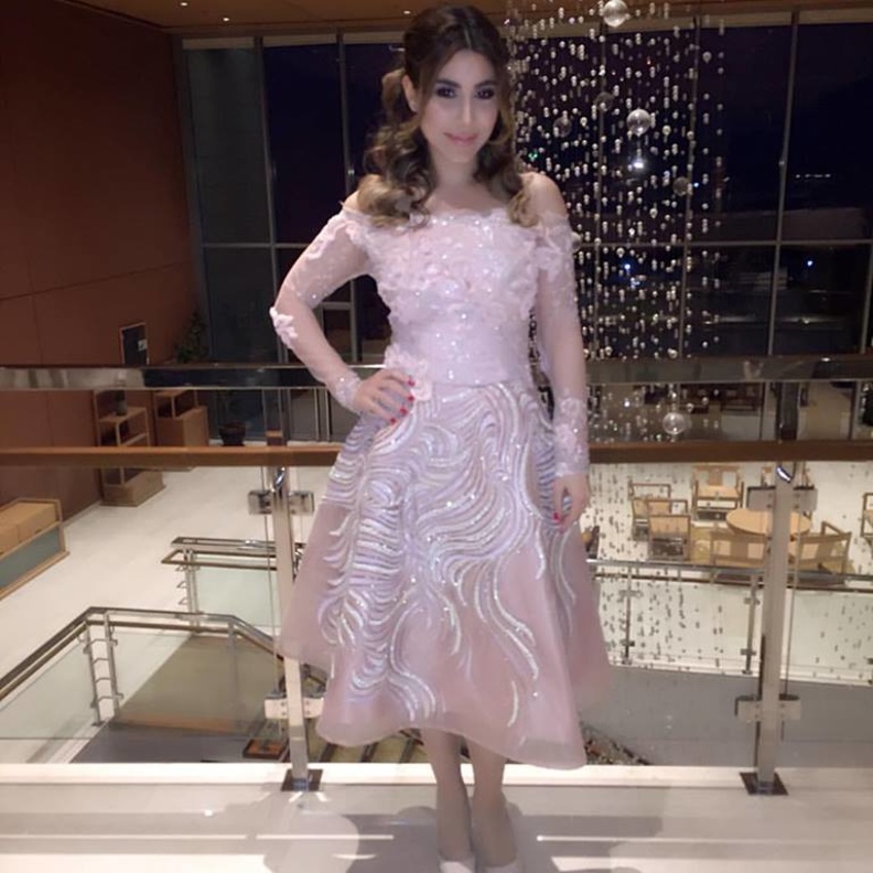 فستان ناعم باللون الزهري اختارته يارا لاحدى المناسبات 