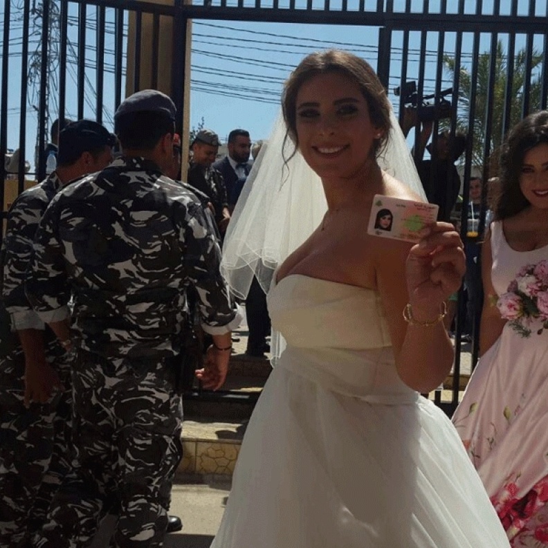 الاعلامية السابقة في قناة العربية  رينا دويهي تنتخب يوم زفافها