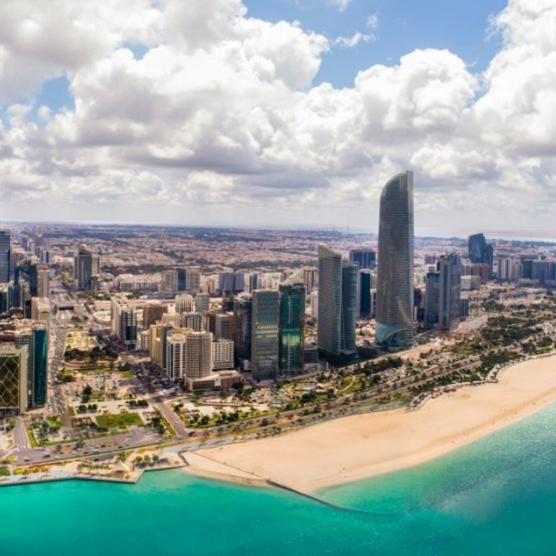 السماح بدخول أبوظبي لكل من لديه نتيجة فحص "كوفيد-19" سلبية خلال 48 ساعة