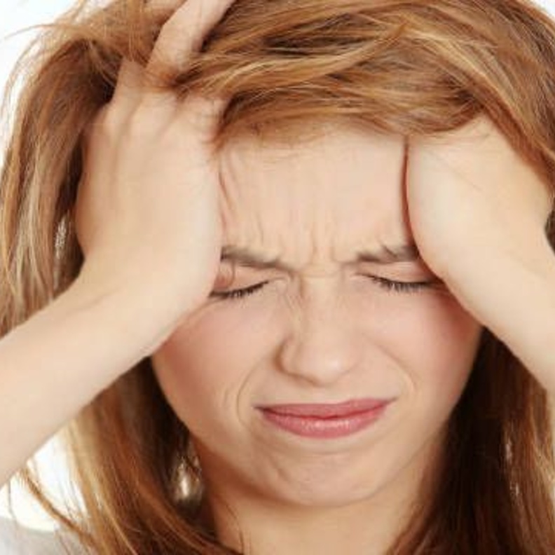 النساء اكثر عرضة للاصابة بالصداع النصفي