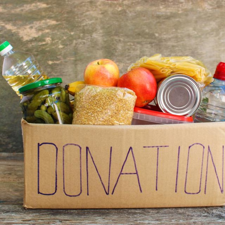  شارك الفائض من الأطعمة في منزلك مع الفقراء والمحتاجين.