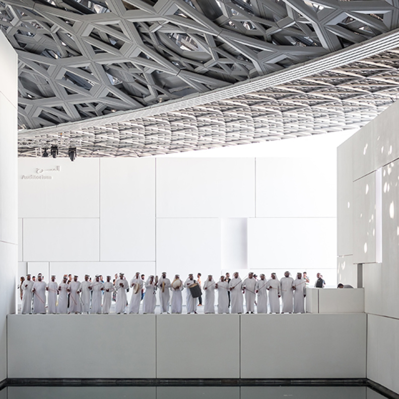 عروض ثقافية وورش عمل تعليمية في اللوفر أبوظبي احتفالاً باليوم الوطني الإماراتي