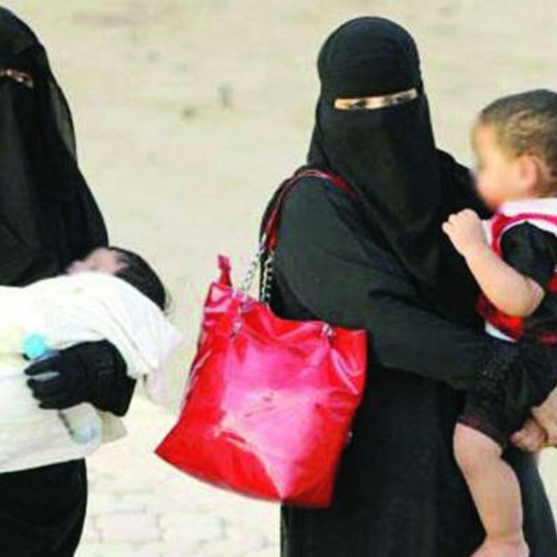 السعوديات وحقوق الابناء