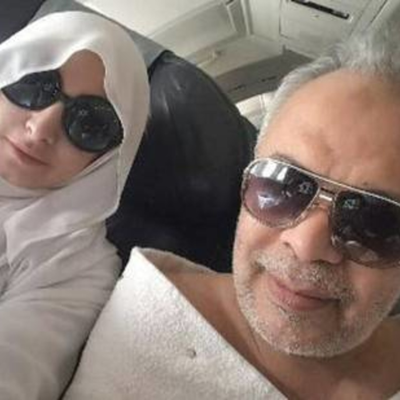 روجينا وزوجها أشرف زكى بملابس الإحرام