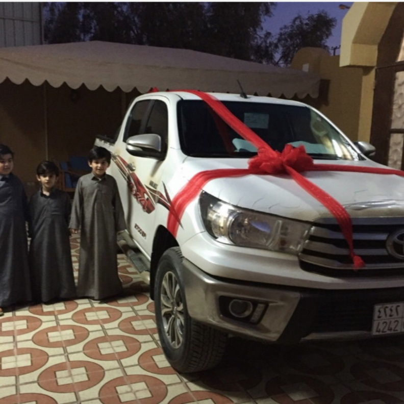 ماذا قدم شاب سعودي لوالده بعد شفائه!