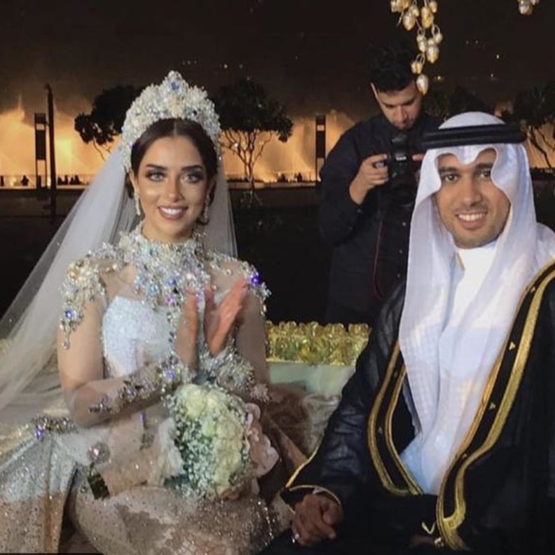 بلقيس بالفستان الابيض مع عريسها