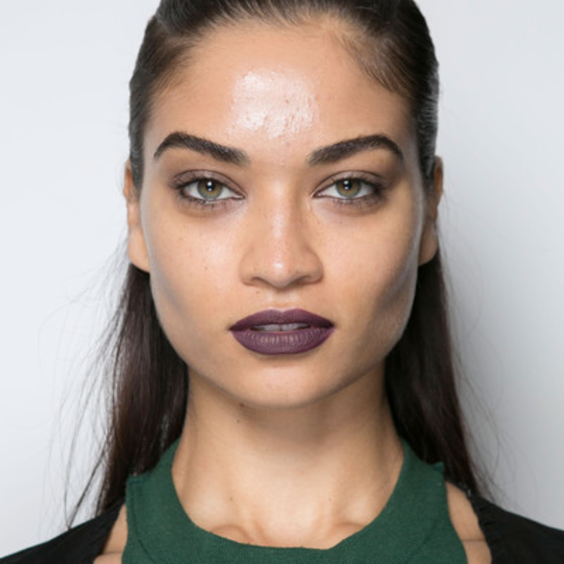 حواجبك الرفيعة يمكنها أيضاً أن تكون داكنة وبارزة