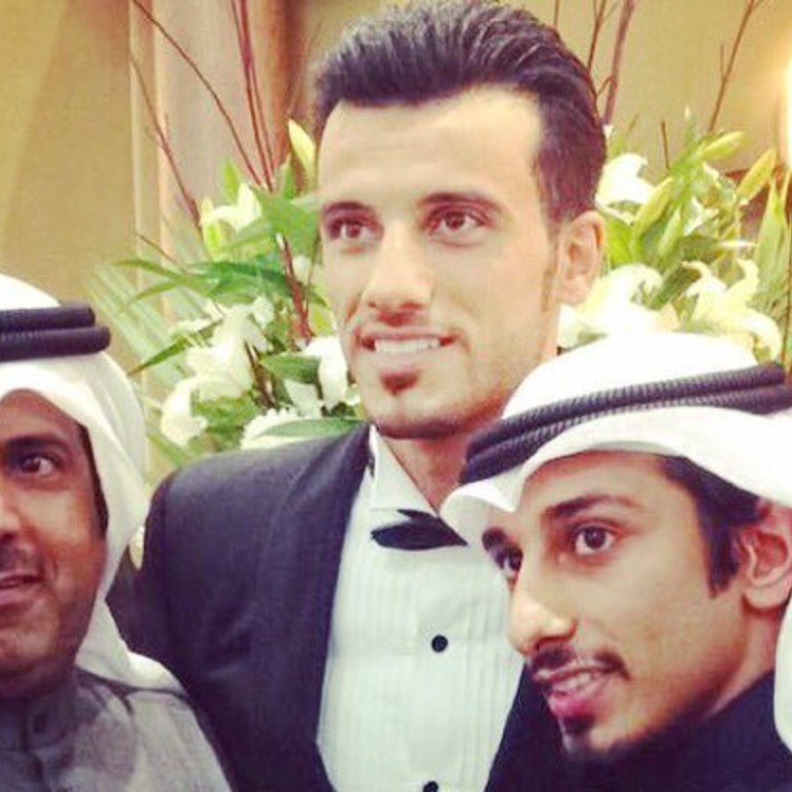 السومه" لاعب الأهلي يحتفل بزفافه في الكويت