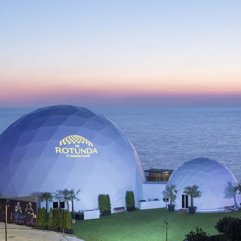 WOW في قاعة الروتوندا بمنتجع سيزرز بلوواترز دبي