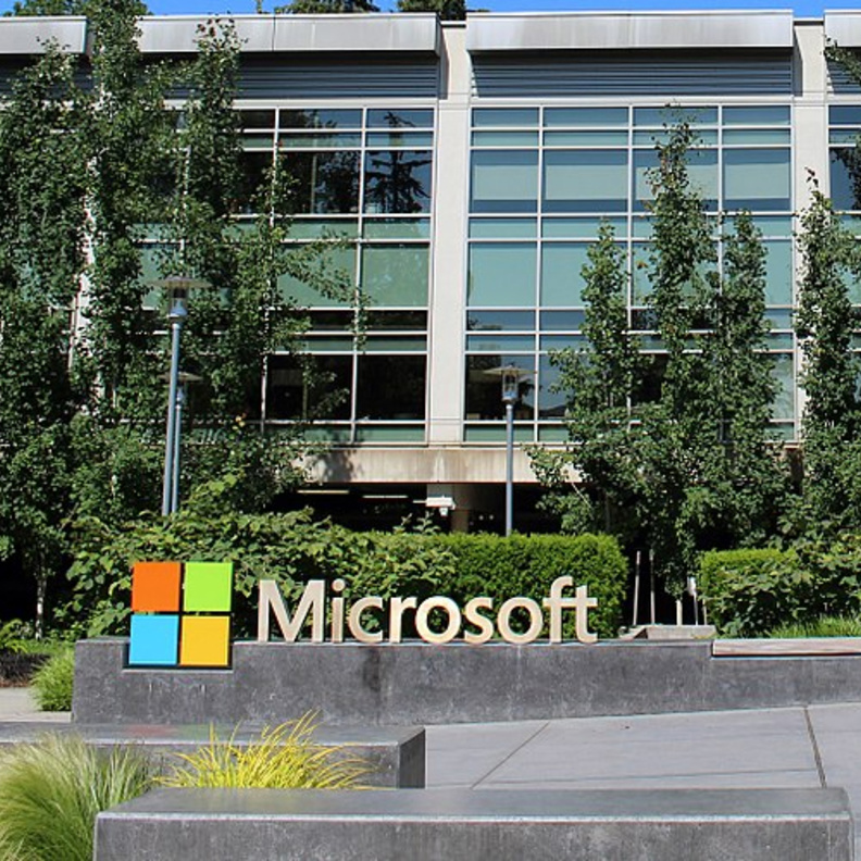 مايكروسوفت "تحمل لواء" منع مزحة "كذبة أبريل" ..