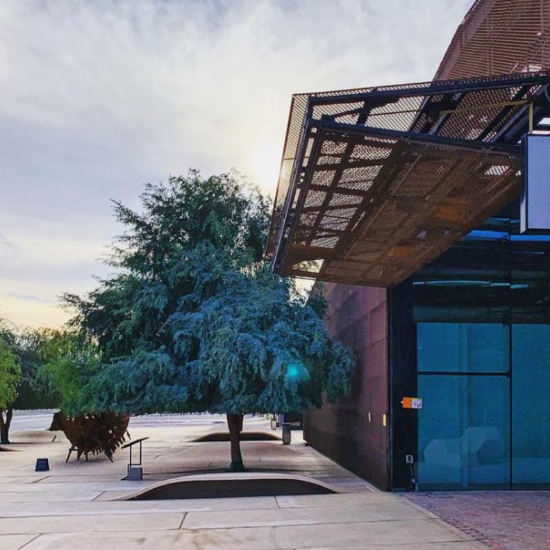 "معرض421" في أبوظبي يطلق سلسلة من البرامج الإبداعية والفنية عبر الانترنت