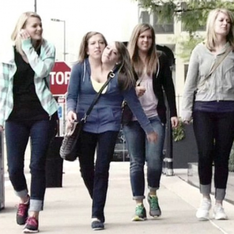 أبيجيل لورين وبريتاني لي هينسيل