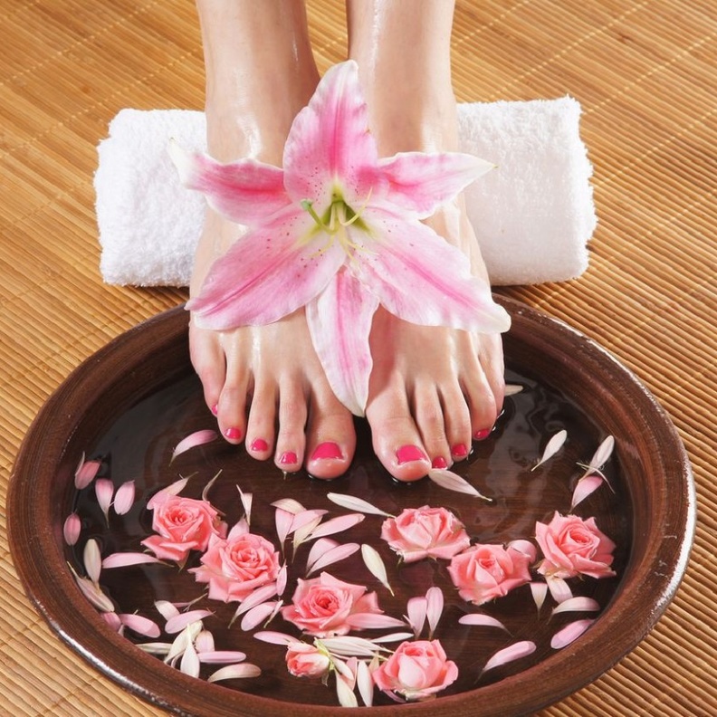 مغطس للقدمين يعمل على تجميلهما