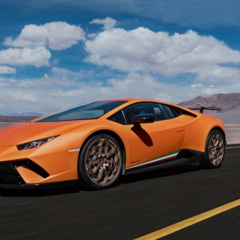 سيارة لامبورغيني موديل Huracan Performante