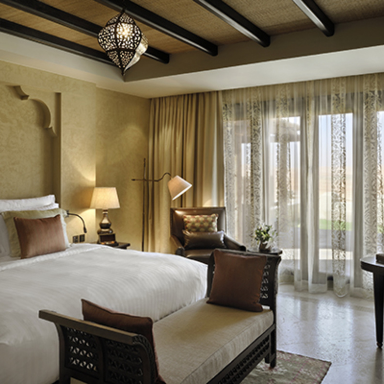 قصر السراب في وسط الصحراء