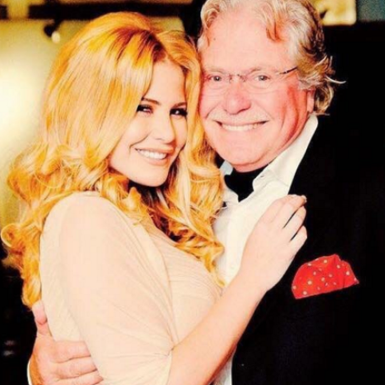 حسين فهمي وابنته منة