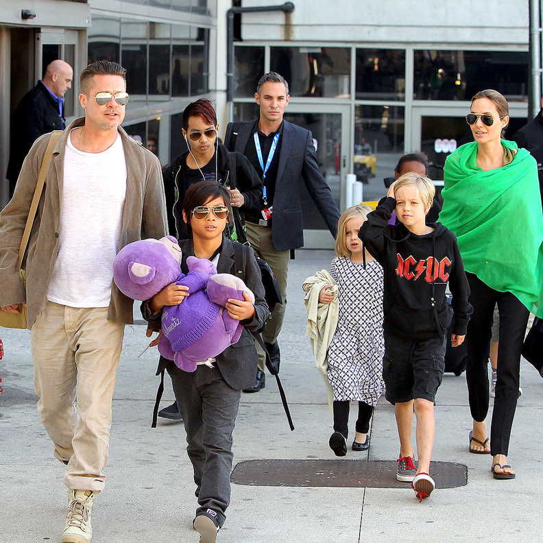 براد بيت وأنجلينا جولي وأطفالهم