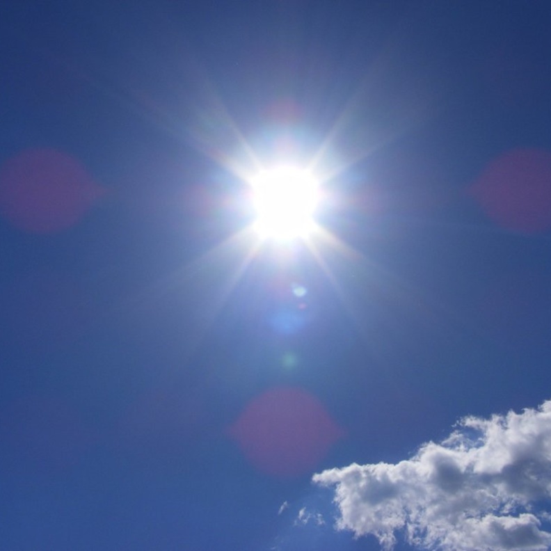 الجمعية السعودية لطب العيون حذرت من خطورة أشعة الشمس على العين 