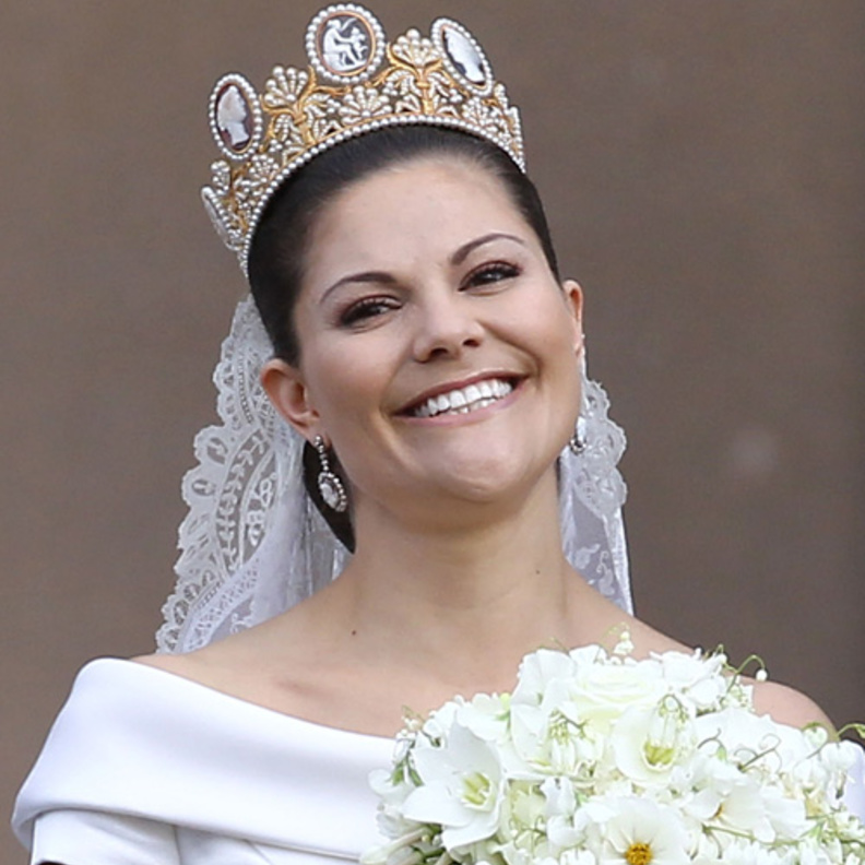  تاج Cameo من عاشقة نابليون .. لولية عهد السويد