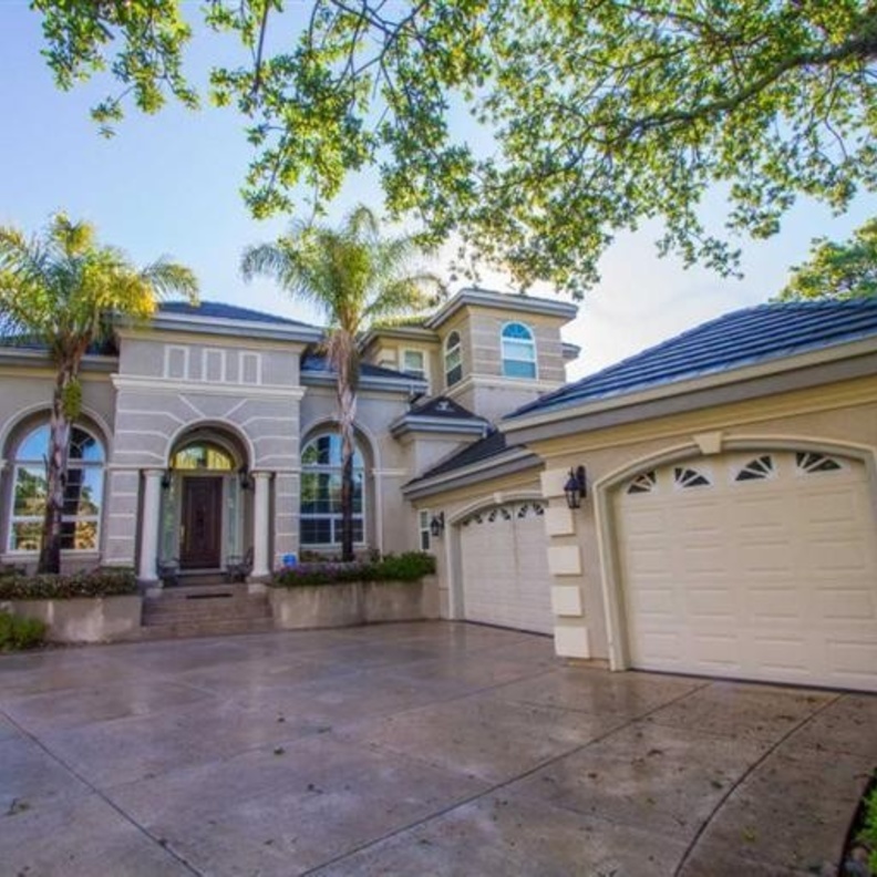 ماكس أزريا يطرح منزله للبيع بـ7 ملايين دولار 