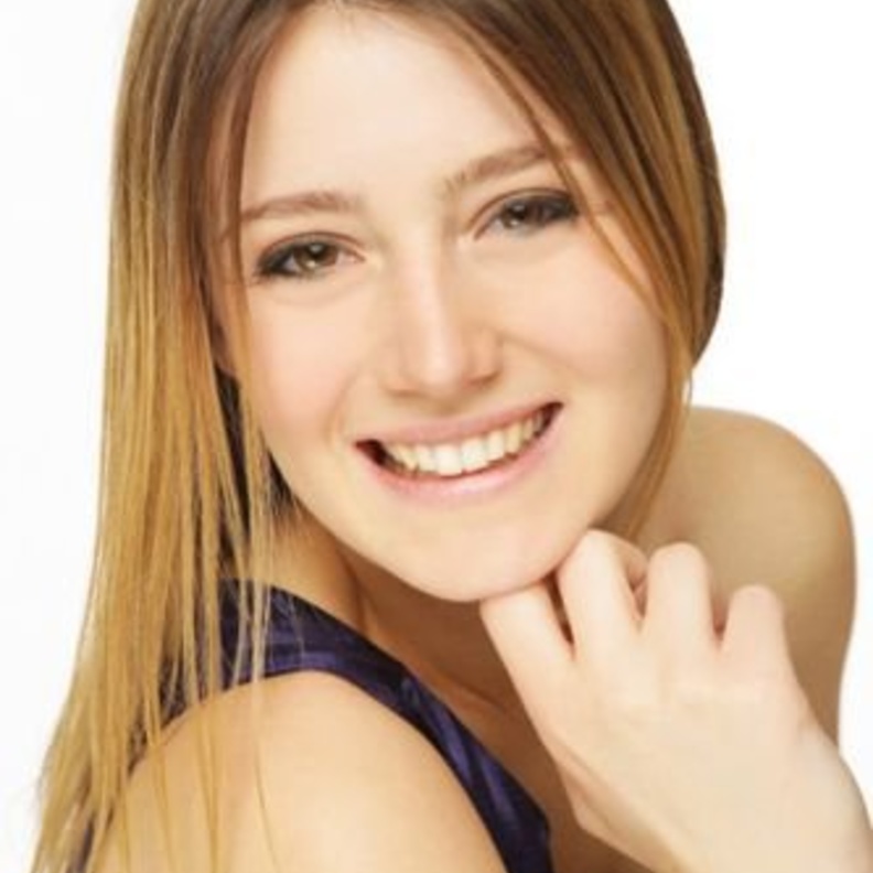 جيزام كارجا تستخدم العكاز للسير