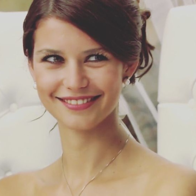 هوليا أفشار مع بيرين سات