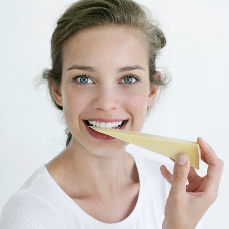 تناولي الاجبان لعظام و اسنان و شعر اصح و اقوى