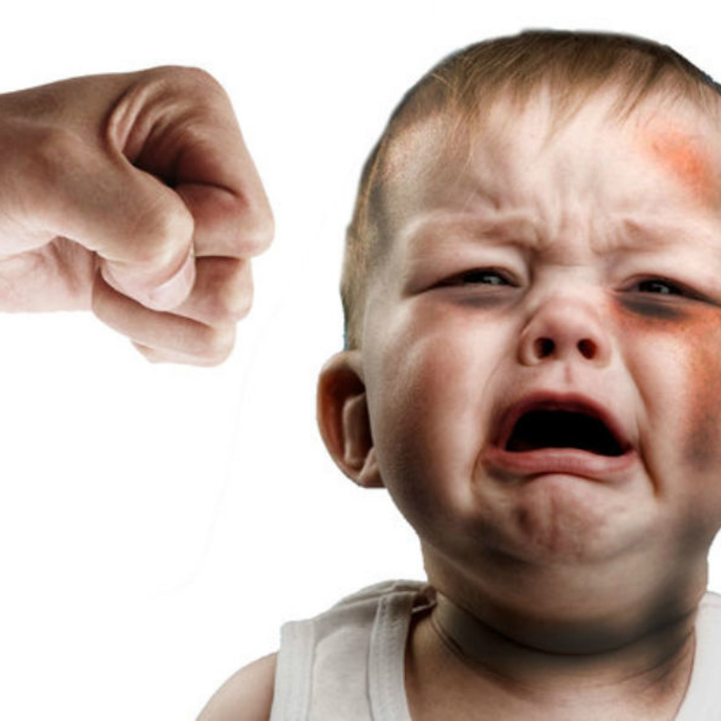 بعض الطرق التي تكشف اذا الطفل يتعرض للعنف الجسدي او النفسي