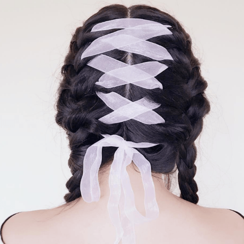 ضفائر الكورسيه