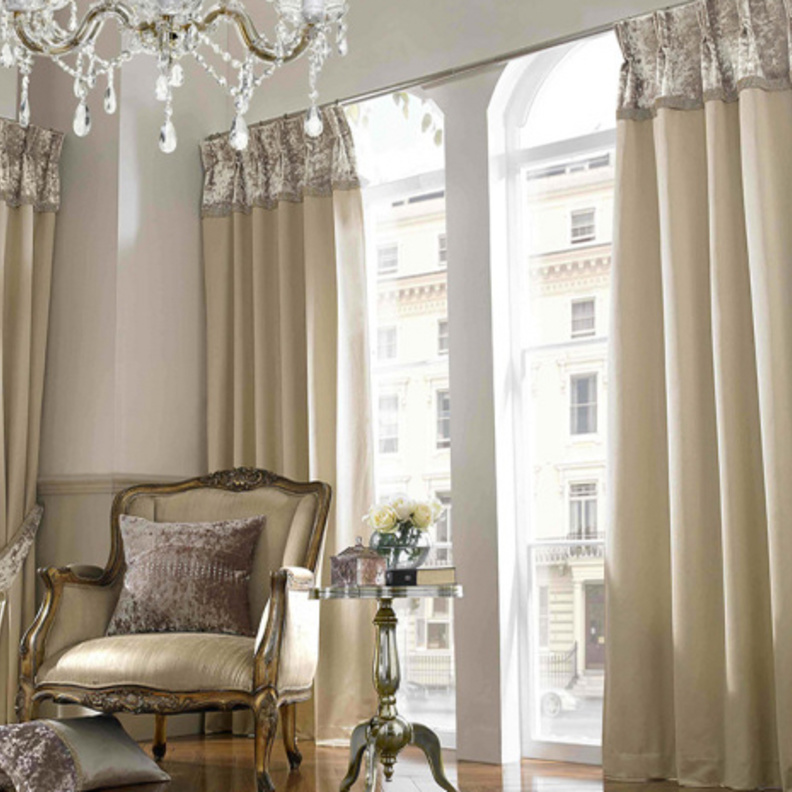 الستائر .. عامود المنزل