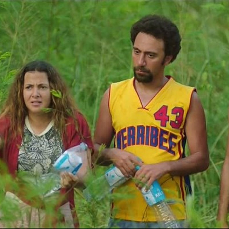 مشهد من مسلسل في ال لا لا لاند