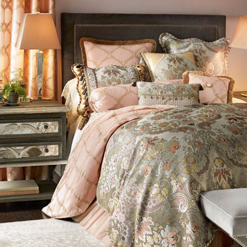  الإكسسوارات واللمسات الناعمة سر أناقة غرفة النوم