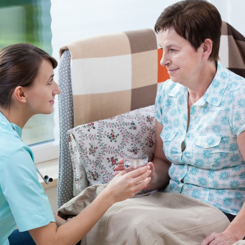 اعطاء السكر للمريض الذي يعاني من انخفاض السكر