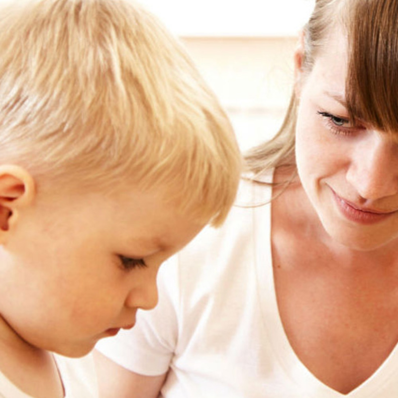 حاوري طفلك كثيرا و افهميه بان الموت هو التطور البيلوجي الطبيعي لجسم الإنسان